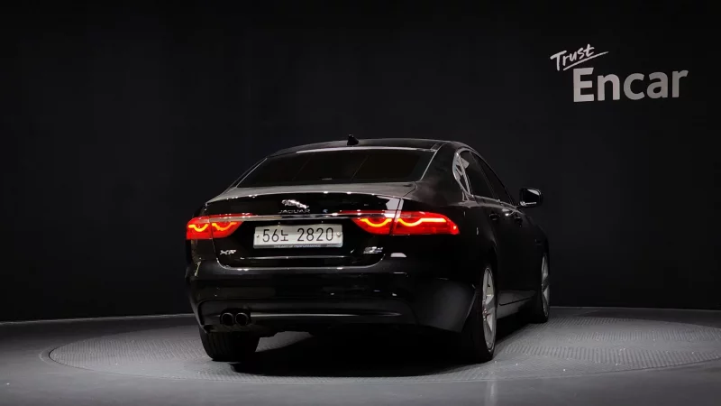 Jaguar XF