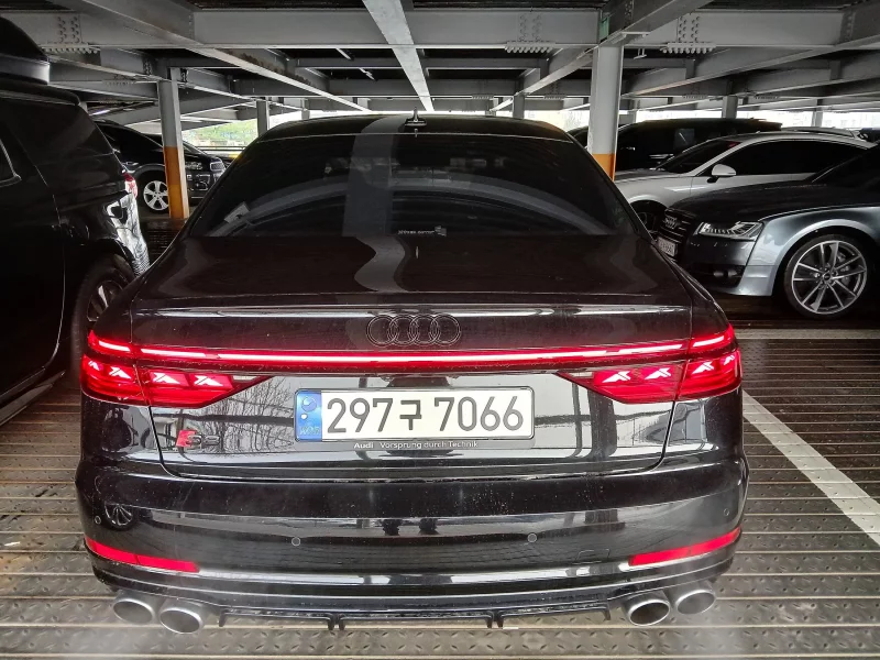 Audi S8