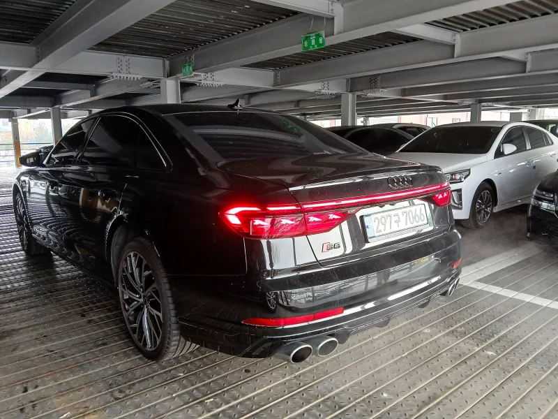Audi S8