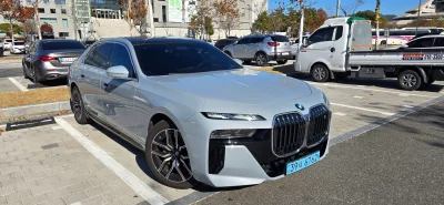 BMW i7