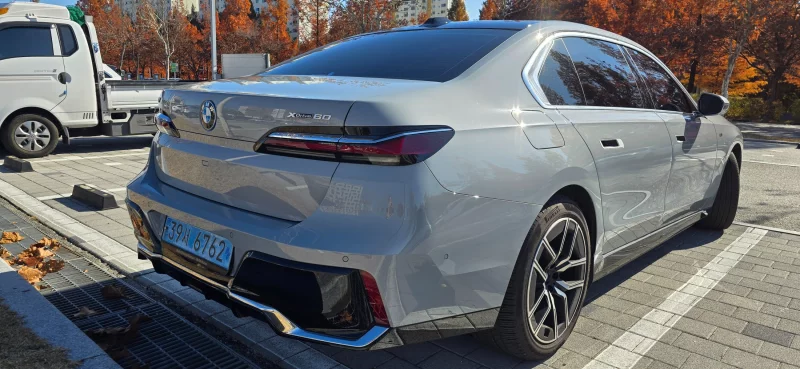 BMW i7
