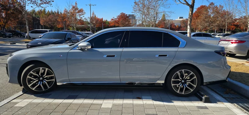 BMW i7