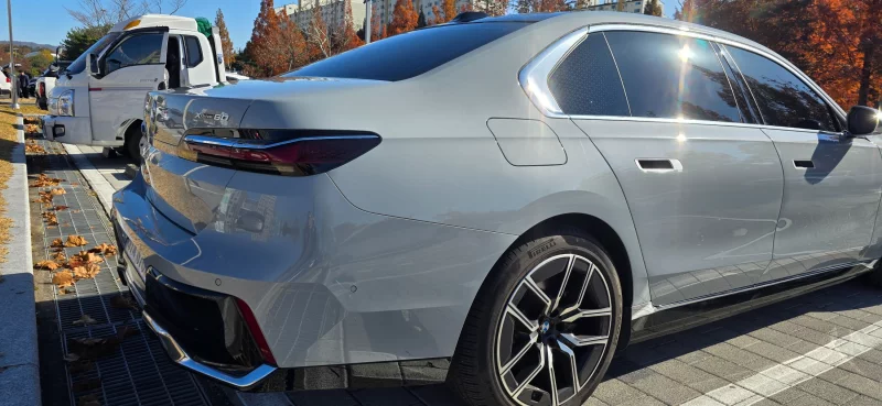 BMW i7