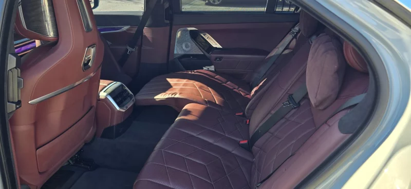 BMW i7