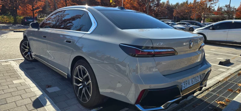 BMW i7