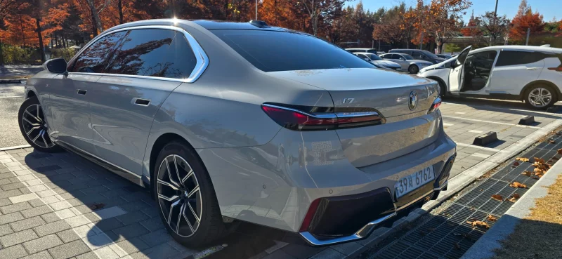 BMW i7