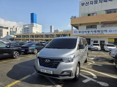 Hyundai Starex