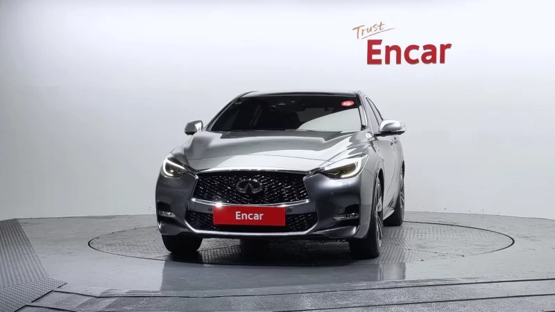 Infiniti Q30