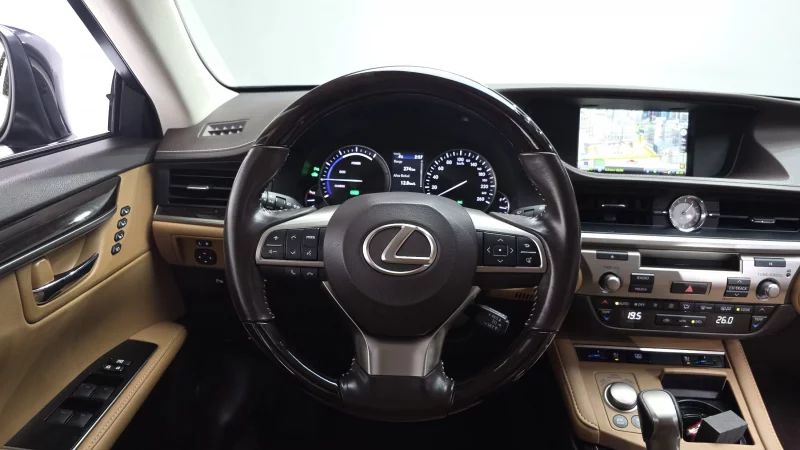 Lexus ES