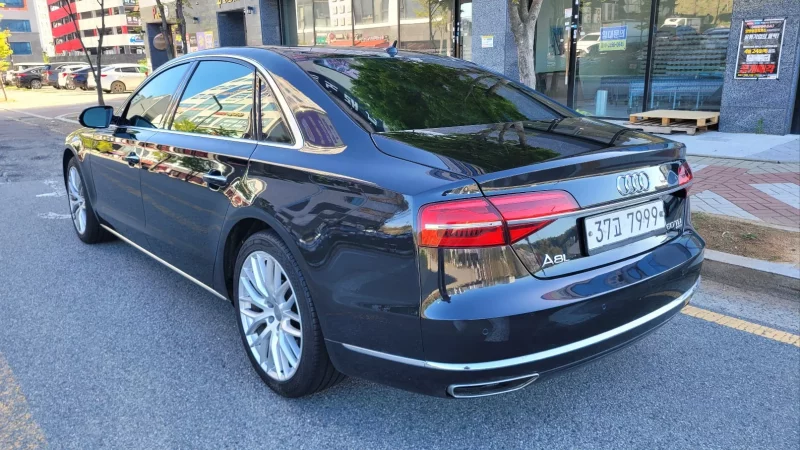Audi A8