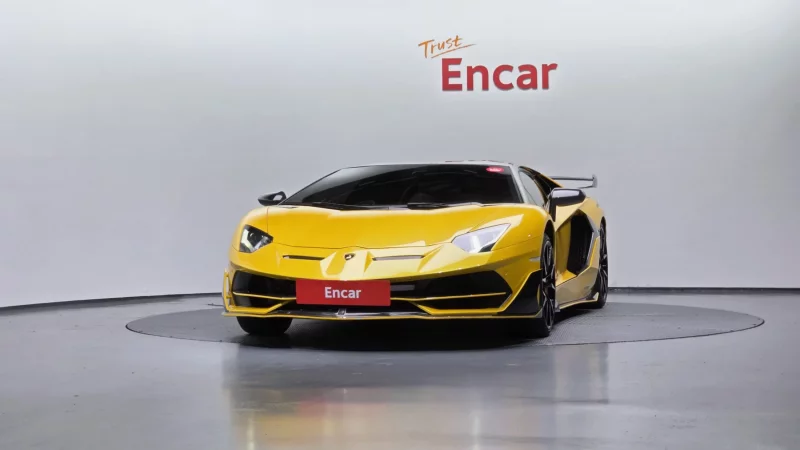 Lamborghini AVENTADOR