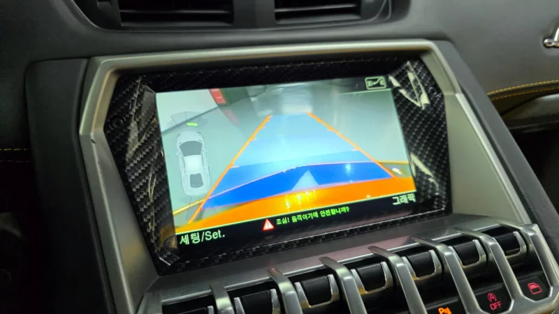 Lamborghini AVENTADOR