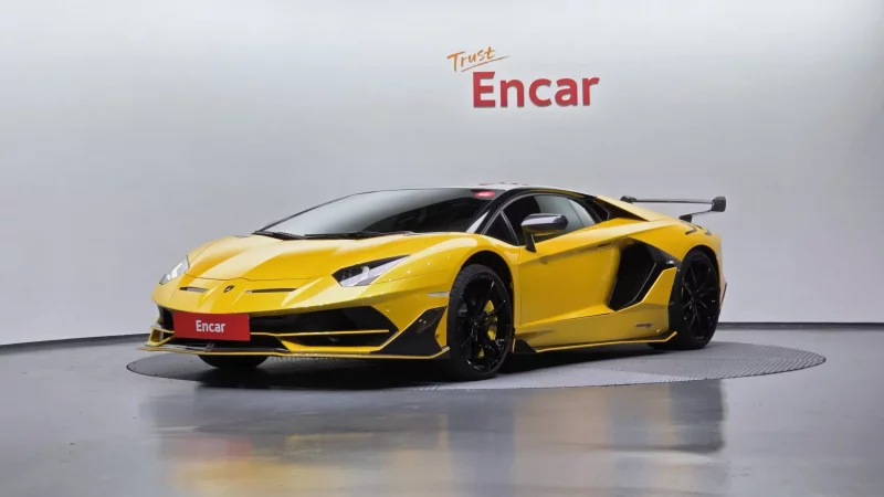 Lamborghini AVENTADOR
