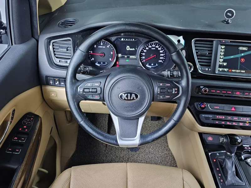 Kia Carnival