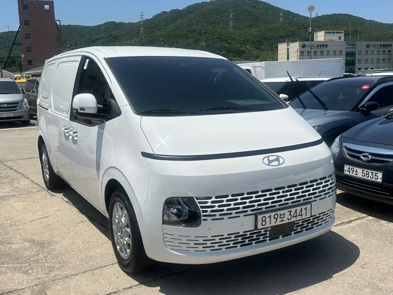 Hyundai Staria