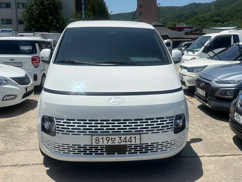 Hyundai Staria