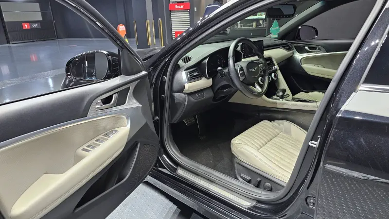 Genesis G70