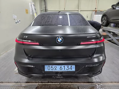 BMW i7