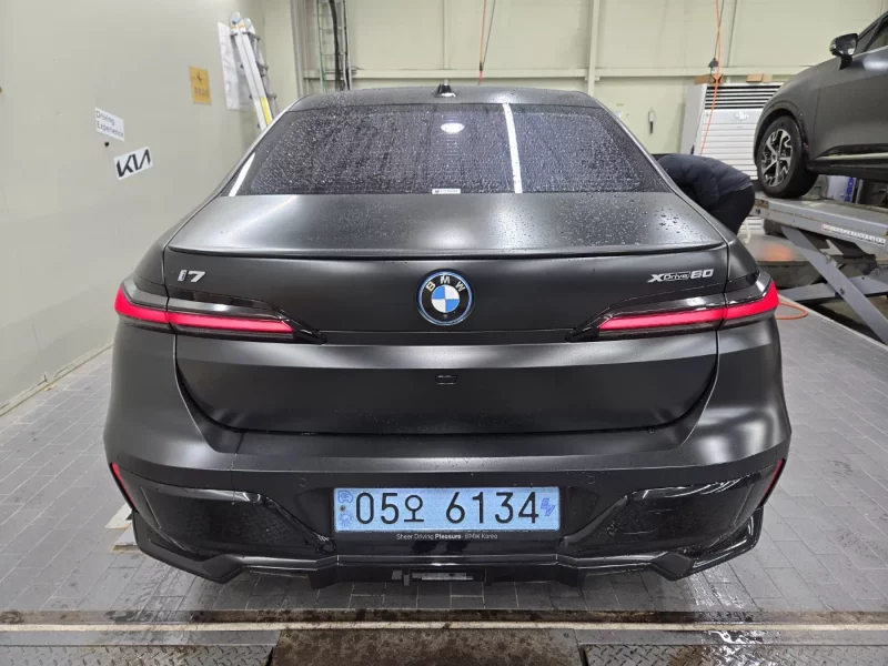 BMW i7