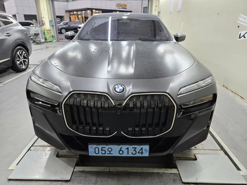 BMW i7