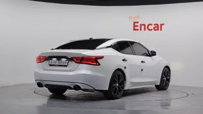 Nissan MAXIMA