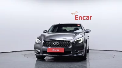 Infiniti Q70