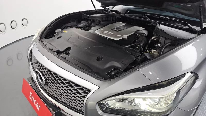 Infiniti Q70