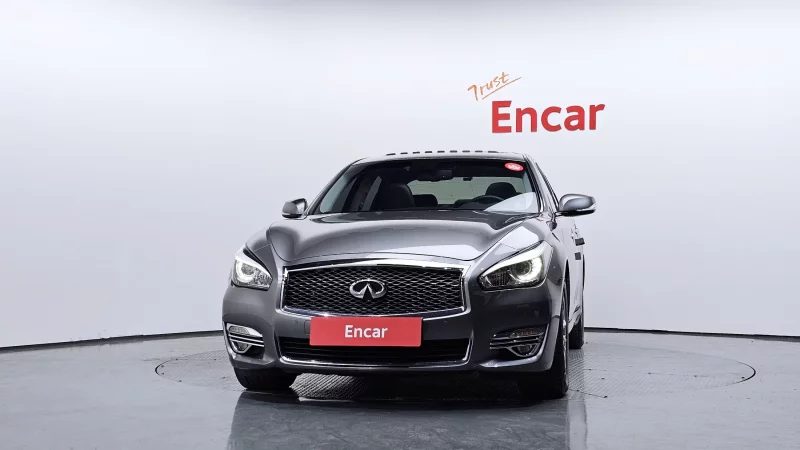 Infiniti Q70