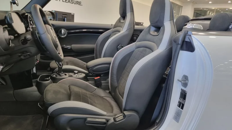 MINI Cooper Convertible