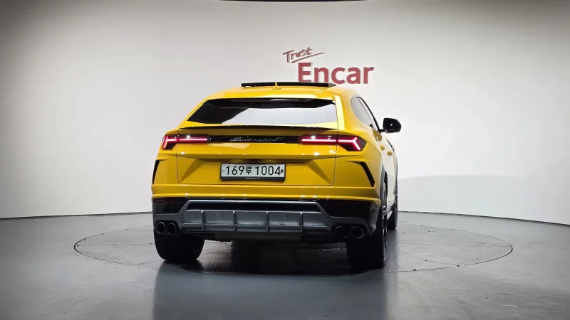 Lamborghini URUS