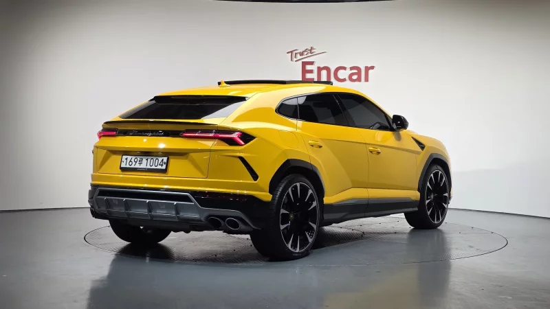 Lamborghini URUS