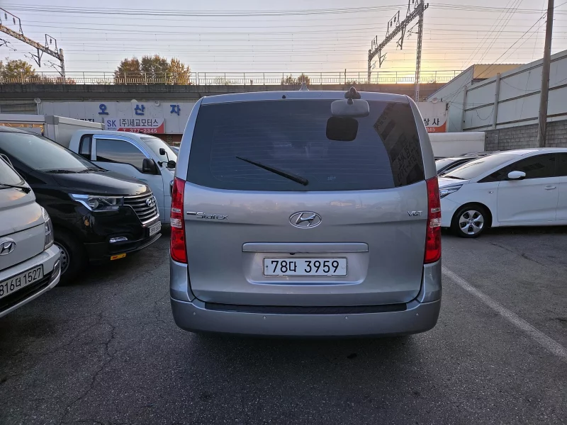 Hyundai Starex