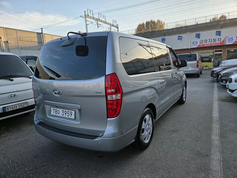 Hyundai Starex