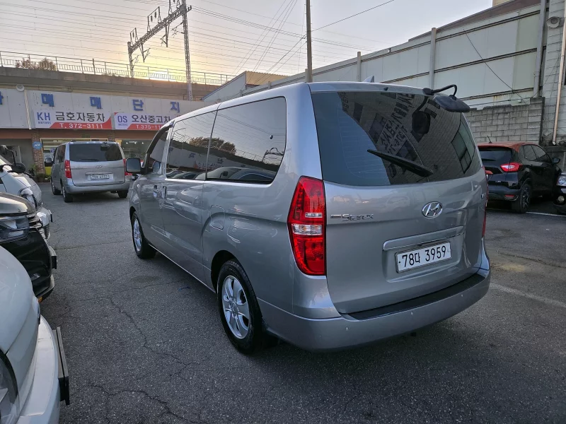 Hyundai Starex