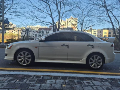 Mitsubishi LANCER