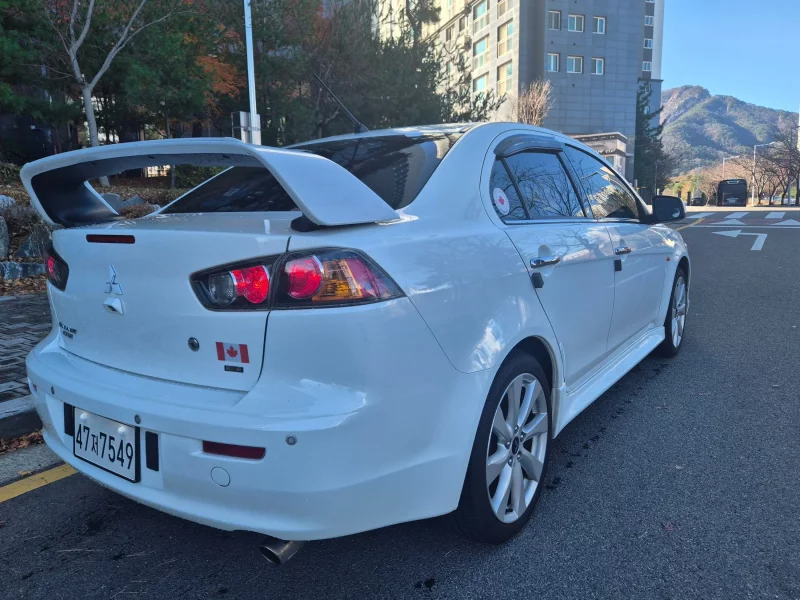 Mitsubishi LANCER