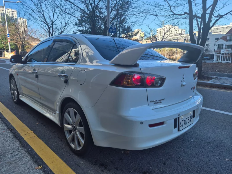 Mitsubishi LANCER