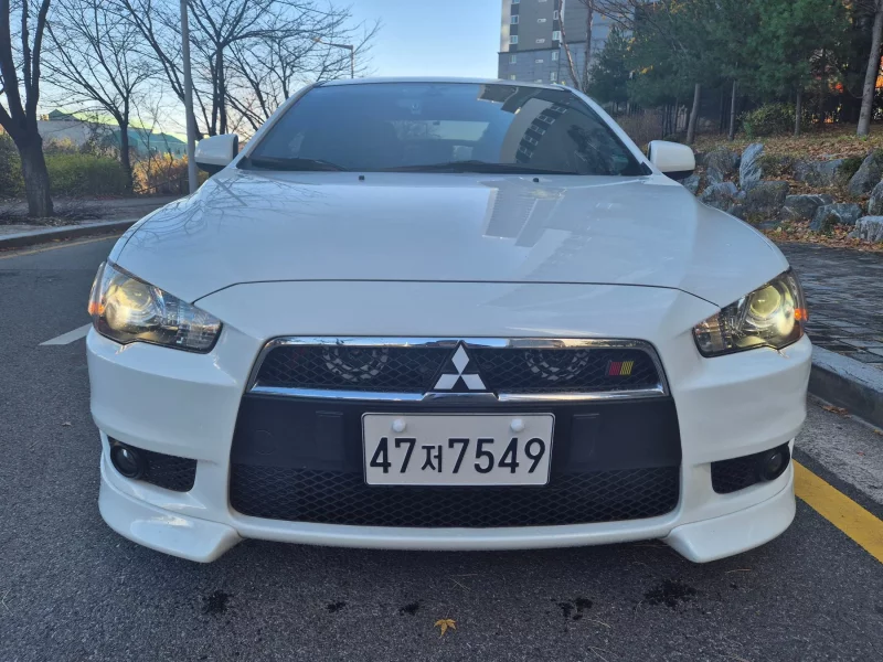 Mitsubishi LANCER