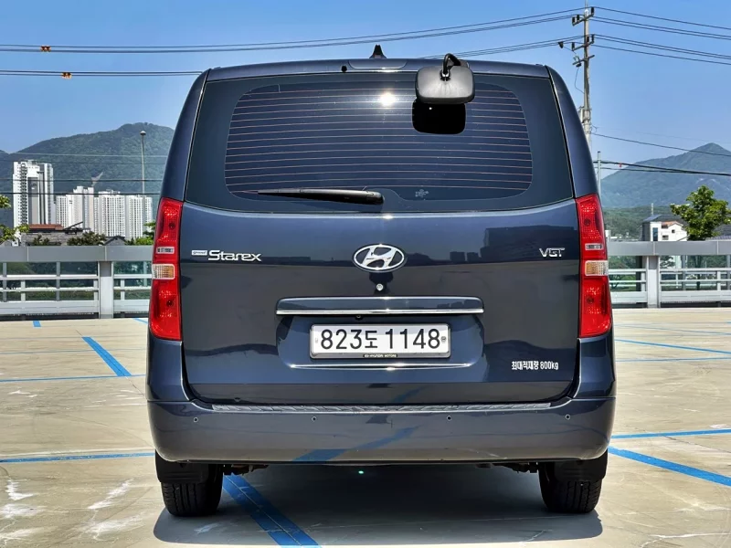 Hyundai Starex