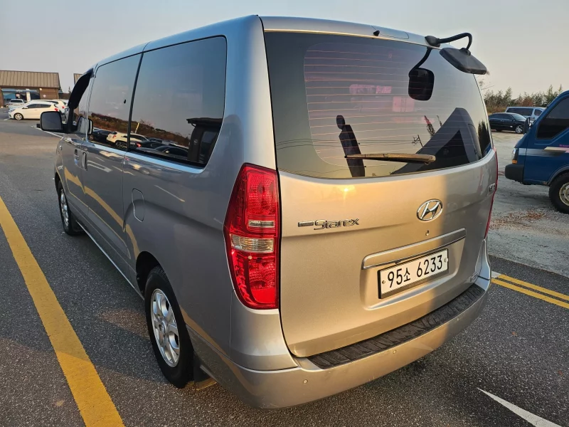 Hyundai Starex