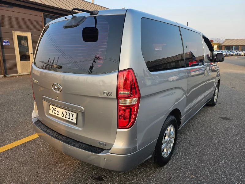 Hyundai Starex