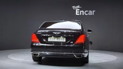 Genesis EQ900