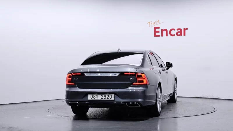 Volvo S90