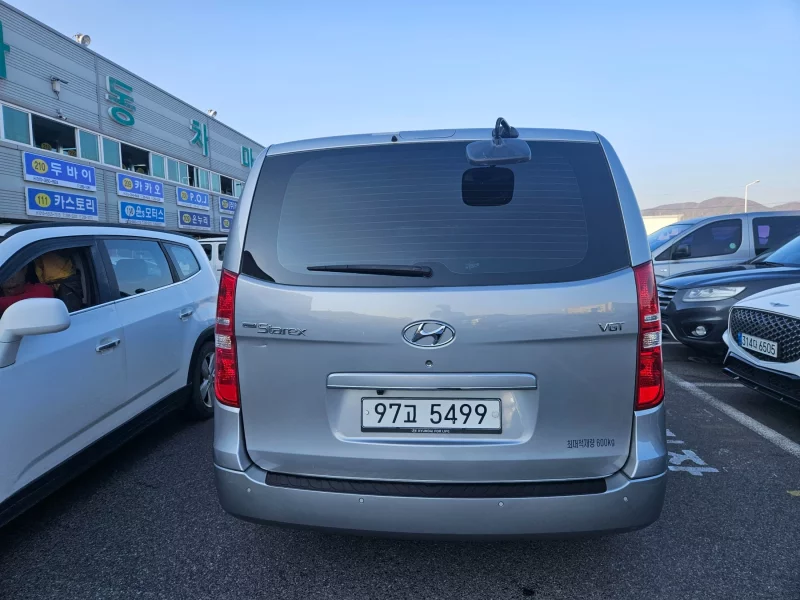Hyundai Starex