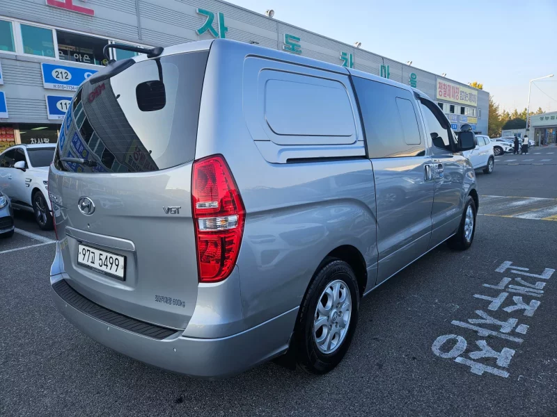 Hyundai Starex