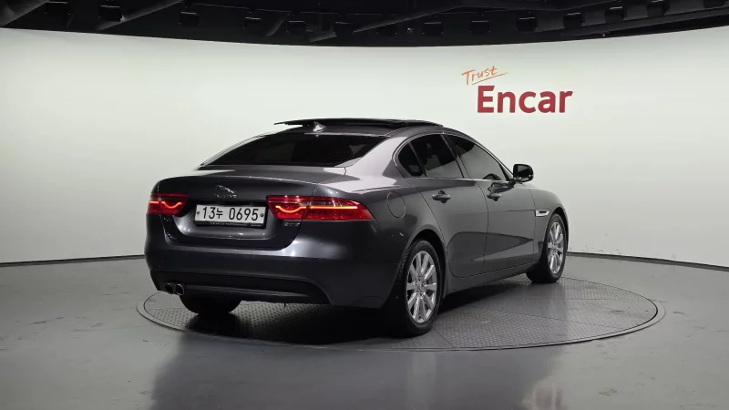 Jaguar XE