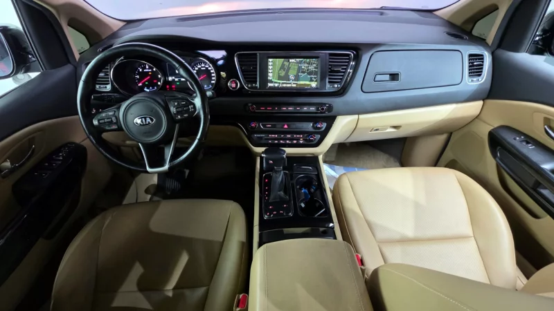 Kia Carnival