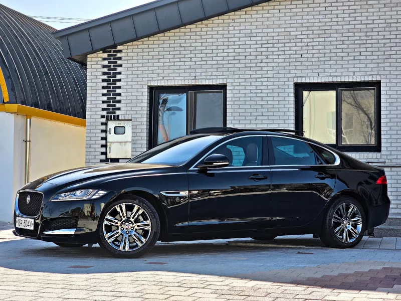 Jaguar XF