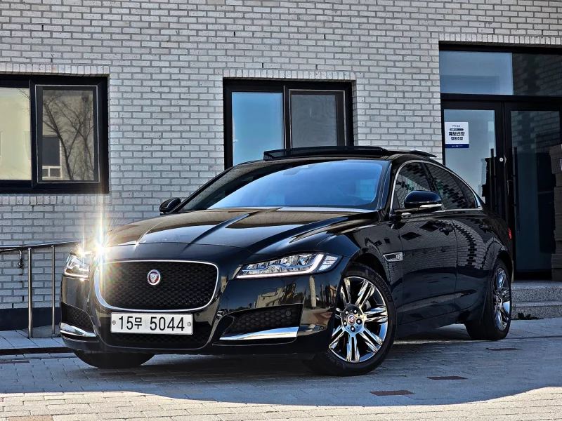 Jaguar XF