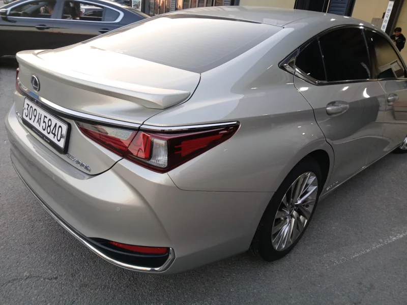 Lexus ES